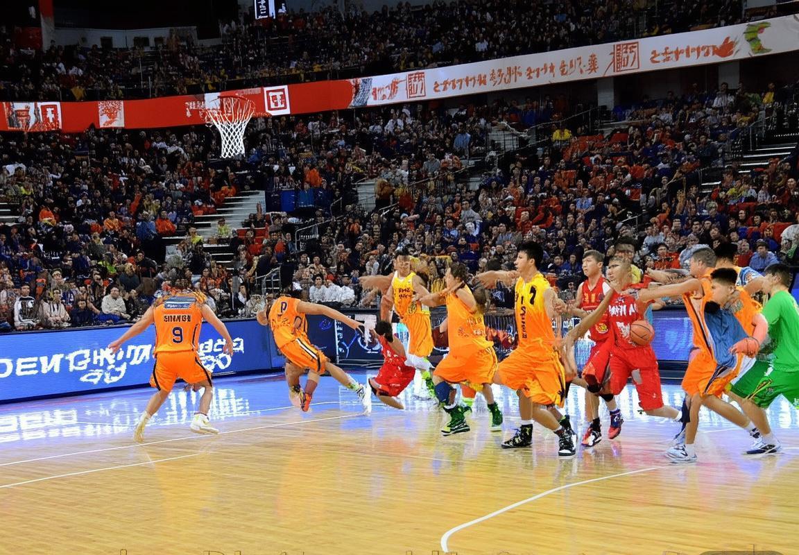 CBA巅峰对决：首钢宏远经典战役深度解析